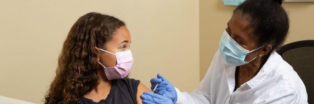 Crianças entre 3 e 5 anos já podem ser imunizadas com duas doses da CoronaVac