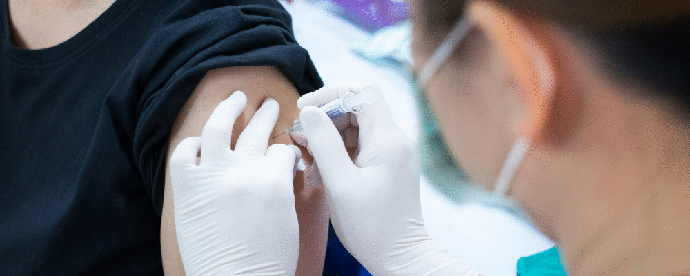 Ministério da Saúde volta a liberar vacinação de jovens de 12 a 17 anos contra covid-19