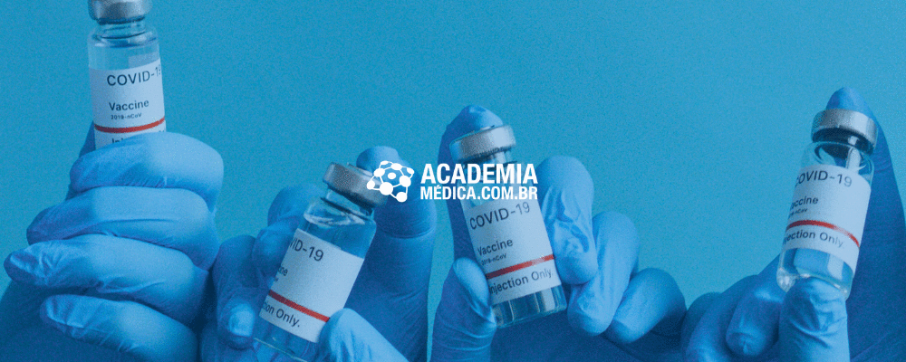 AMB publica Boletim sobre a eficácia e segurança das quatro vacinas aplicadas no Brasil